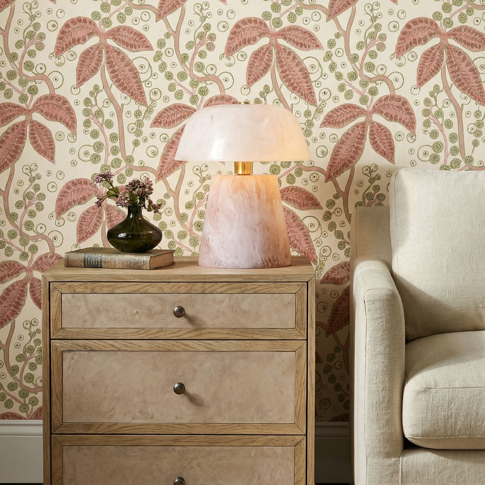 Pouty - Resin Table Lamp - Pink