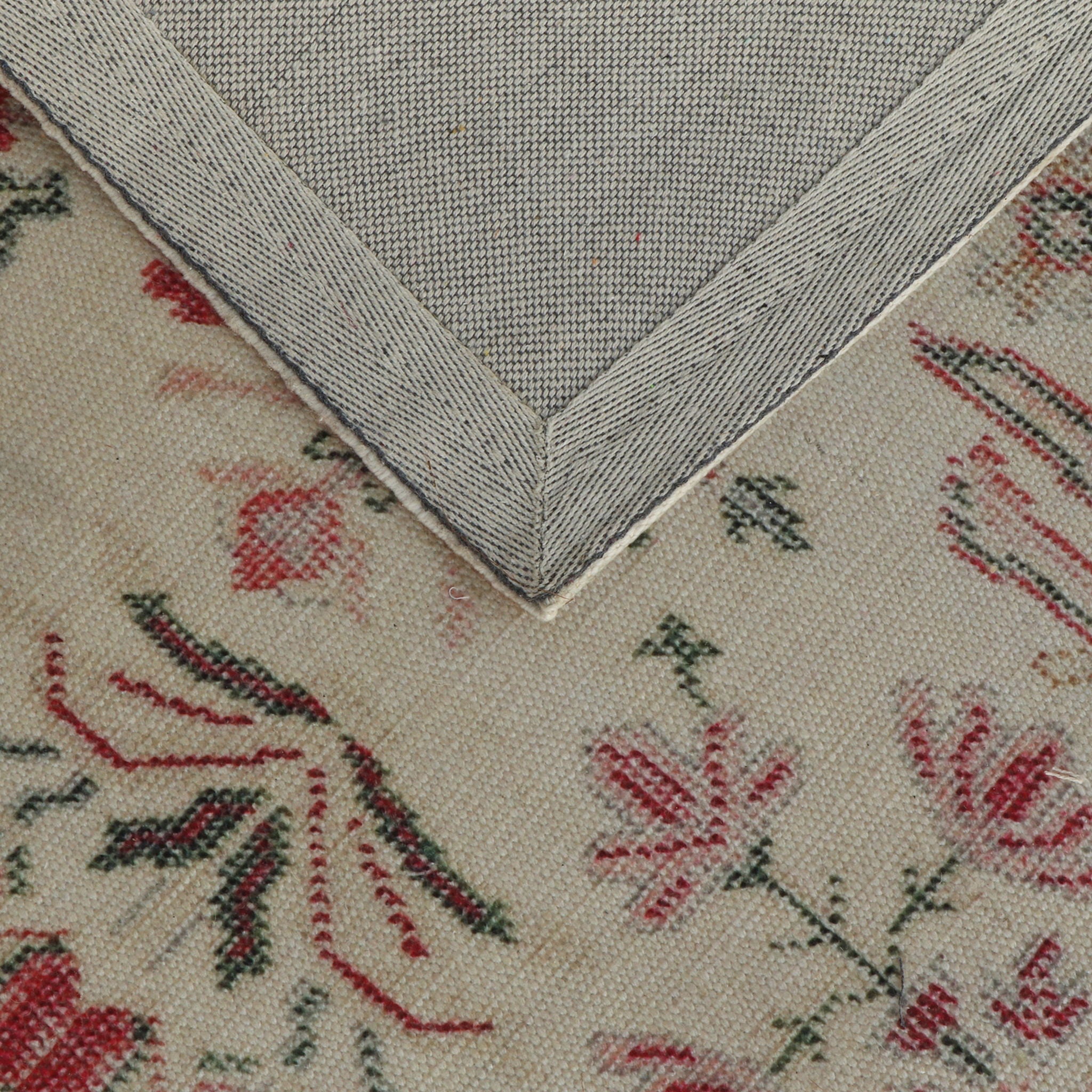 Jardin - 5' x 8' Hand Woven Wool Area Rug - Brown
