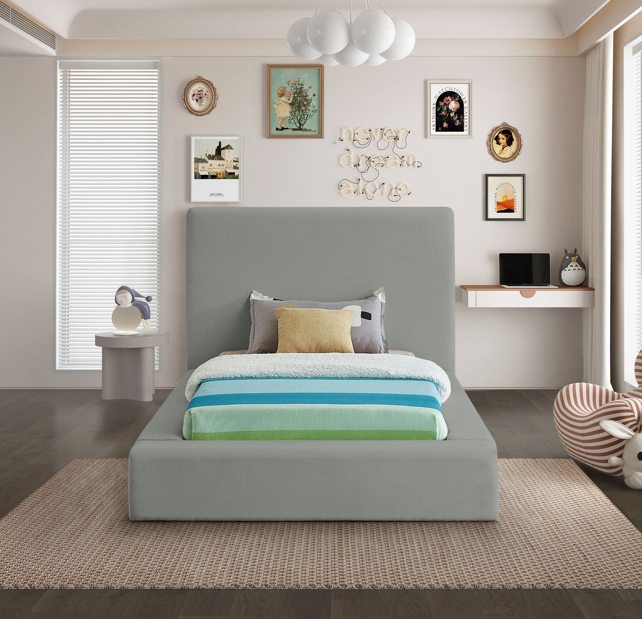 Devin - Bed