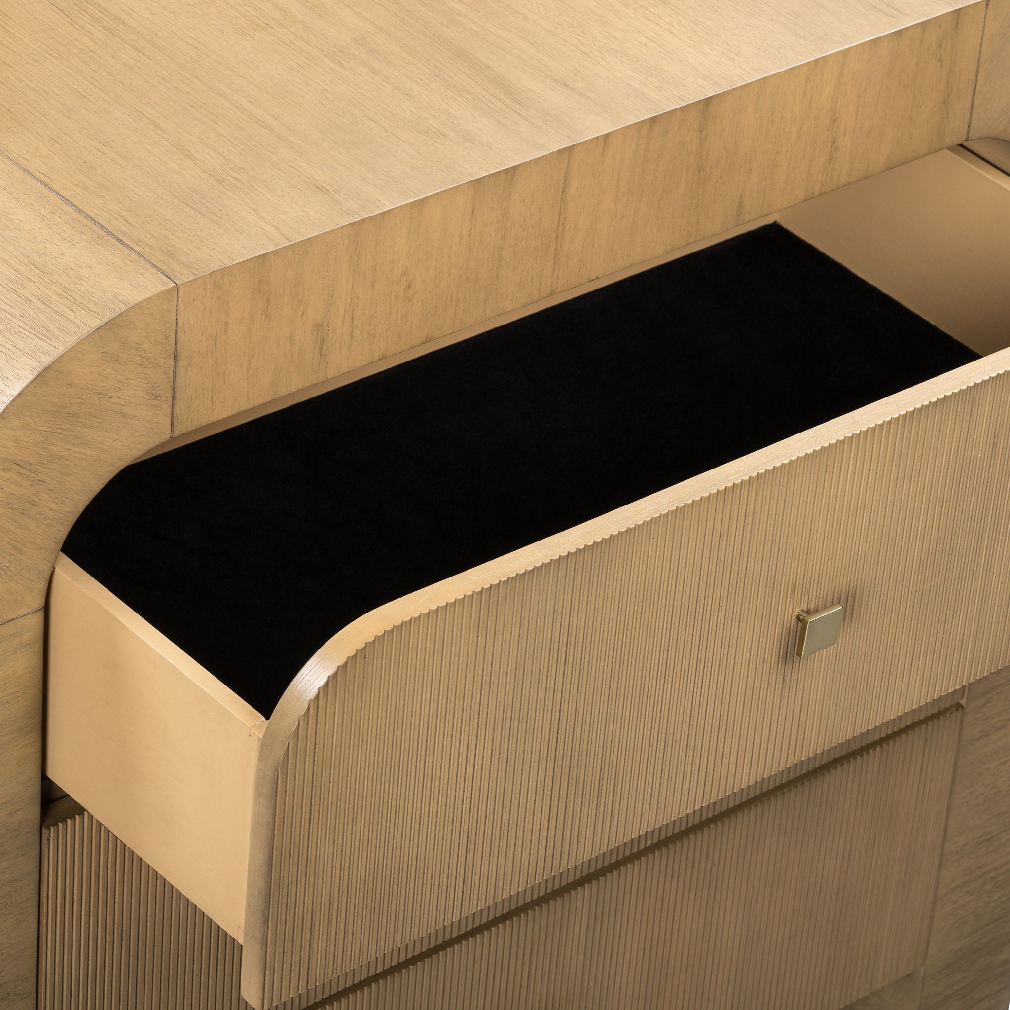 Hump - Bedside Chest