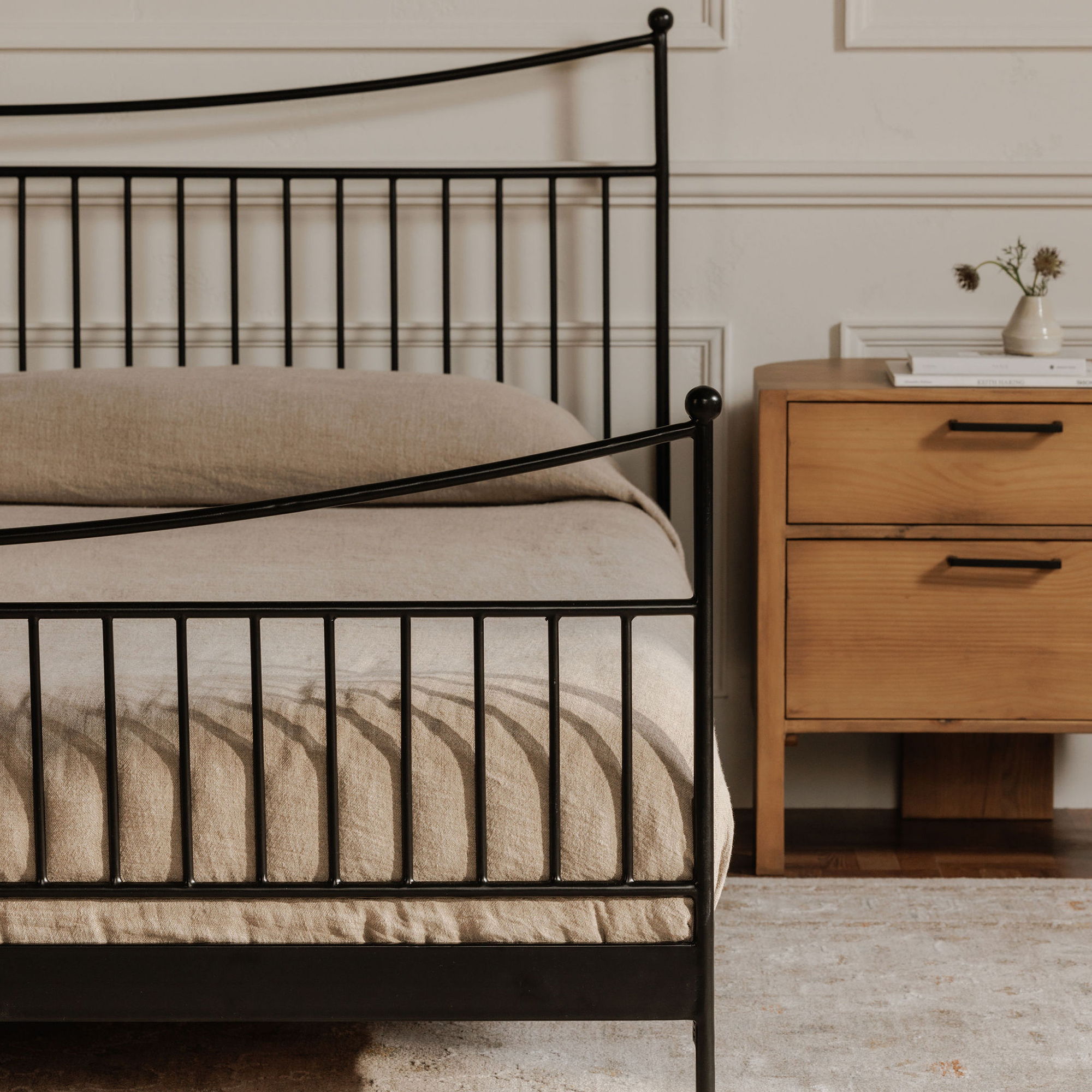 Monet - Queen Bed - Black